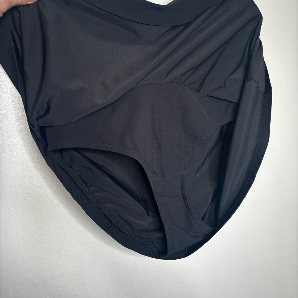 L.L. Bean Women's Shaping Swimwear, Swim Skirt Size 12 Reg Black UPF 50+ - Picture 5 of 7